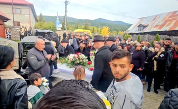 FOTO: V Šumiaci pochovali obete tragédie, záchranári ratovali trúchliacich