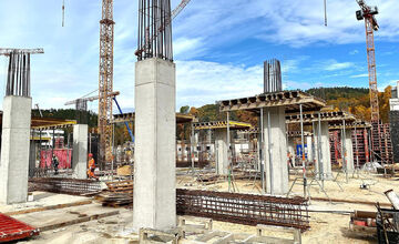 FOTO: Zástupcovia Európskej komisie navštívili výstavbu novej nemocnice v Banskej Bystrici