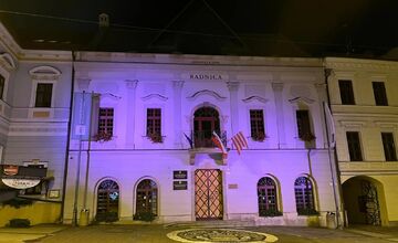 FOTO: Mesto aj nemocnice pripomínajú potrebu prevencie