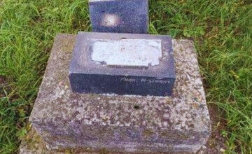 FOTO: Vandali v obci pri Rimavskej Sobote poškodili na cintoríne židovské pomníky