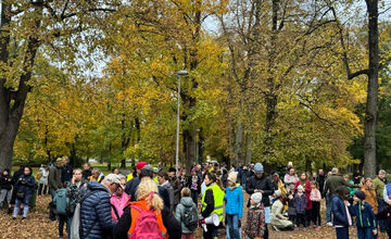 FOTO: Nespokojní Bystričania spravili v Mestskom parku živú reťaz