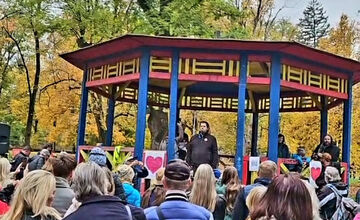 FOTO: Nespokojní Bystričania spravili v Mestskom parku živú reťaz