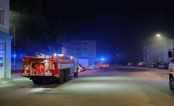 FOTO: V obci pri Brezne vybuchla v byte plynová fľaša, viaceré osoby utrpeli ťažké zranenia