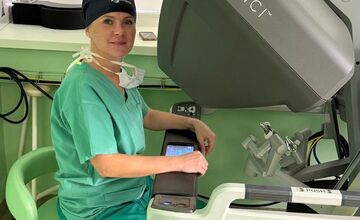 FOTO: Rooseveltova nemocnica spustila robotickú chirurgiu v krčnom lekárstve