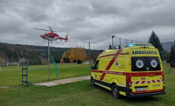 FOTO: Muž s infarktom bol prevezený vrtuľníkom do Banskej Bystrice