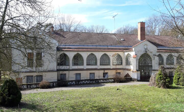 FOTO: Nechceli by ste si kúpiť kaštieľ pri Lučenci? Už 14 rokov je opustený