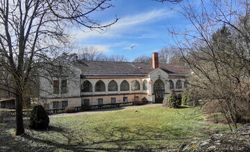 FOTO: Nechceli by ste si kúpiť kaštieľ pri Lučenci? Už 14 rokov je opustený