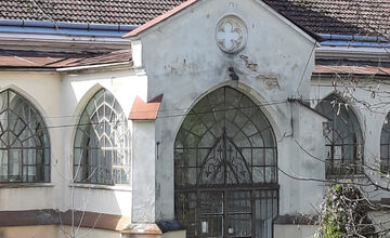 FOTO: Nechceli by ste si kúpiť kaštieľ pri Lučenci? Už 14 rokov je opustený