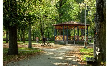 FOTO: Bystričania posielajú fotky a spomienky na Mestský park