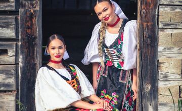 FOTO: Zvolenčan Ľuboš Čerešňák spája ženy, kroje a slovenskú prírodu