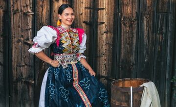 FOTO: Zvolenčan Ľuboš Čerešňák spája ženy, kroje a slovenskú prírodu