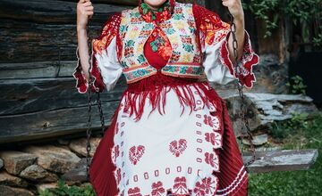 FOTO: Zvolenčan Ľuboš Čerešňák spája ženy, kroje a slovenskú prírodu