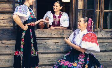FOTO: Zvolenčan Ľuboš Čerešňák spája ženy, kroje a slovenskú prírodu