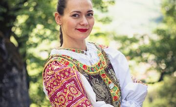FOTO: Zvolenčan Ľuboš Čerešňák spája ženy, kroje a slovenskú prírodu