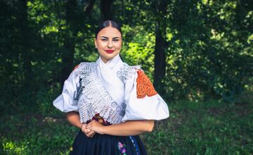 FOTO: Zvolenčan Ľuboš Čerešňák spája ženy, kroje a slovenskú prírodu