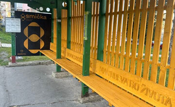 FOTO: Zastávke na Lipovci dali nový vzhľad študenti SOŠ Drevárskej vo Zvolene