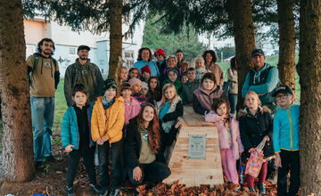 FOTO: Vo Zvolene umiestnili prvých päť zimovísk pre ježkov a drobné živočíchy 
