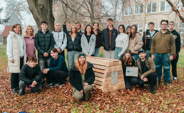FOTO: Vo Zvolene umiestnili prvých päť zimovísk pre ježkov a drobné živočíchy 
