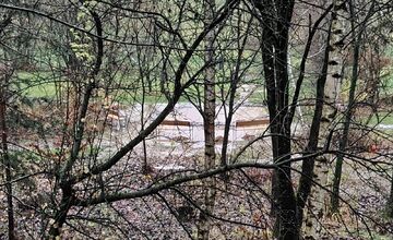 FOTO: Park v Sásovej po daždi zaplavila voda