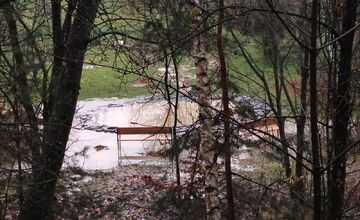 FOTO: Park v Sásovej po daždi zaplavila voda