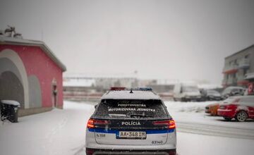 FOTO: Slovensko zasypal sneh. Polícia radí, ako jazdiť bezpečne