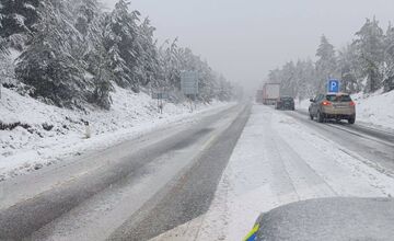 FOTO: Slovensko zasypal sneh. Polícia radí, ako jazdiť bezpečne