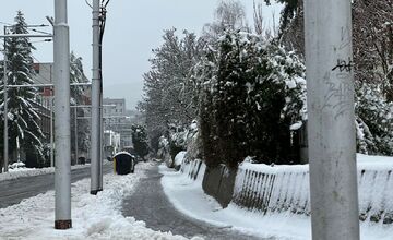 FOTO: Neodrhnuté chodníky od snehu v mestách Banskobystrického kraja