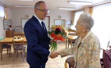 FOTO: Dve dámy oslávili jubileum