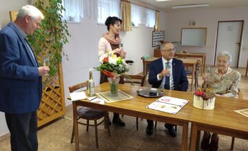 FOTO: Dve dámy oslávili jubileum