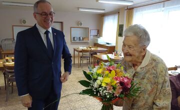 FOTO: Dve dámy oslávili jubileum