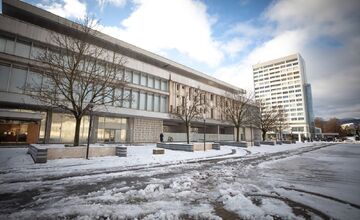 FOTO: Ikonický Dom kultúry v Banskej Bystrici chátra už roky