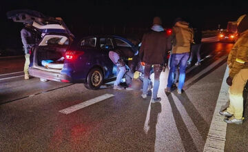 FOTO: Protidrogový zásah na ceste pri Žiari nad Hronom