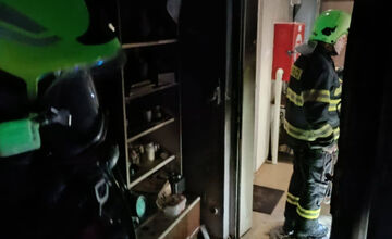 FOTO: V Bystrici horel byt, stúpajúci čierny dym bolo vidieť už z diaľky