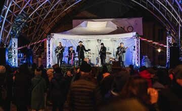 FOTO: Brezno sa premení na Ľadové mestečko