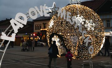 FOTO: Brezno sa premení na Ľadové mestečko
