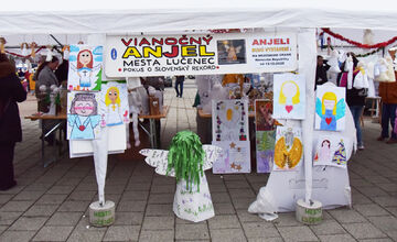 FOTO: Lučenec má nový rekord, pýši sa najväčším počtom anjelov na jednom mieste