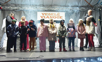 FOTO: Lučenec má nový rekord, pýši sa najväčším počtom anjelov na jednom mieste