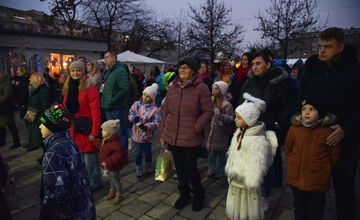 FOTO: Lučenec má nový rekord, pýši sa najväčším počtom anjelov na jednom mieste