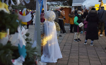 FOTO: Lučenec má nový rekord, pýši sa najväčším počtom anjelov na jednom mieste