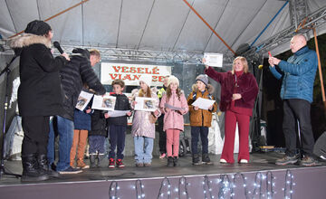 FOTO: Lučenec má nový rekord, pýši sa najväčším počtom anjelov na jednom mieste
