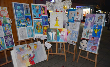 FOTO: Lučenec má nový rekord, pýši sa najväčším počtom anjelov na jednom mieste