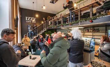 FOTO: Mladý podnikateľ otvára v Kremnici Izzy Café Bar