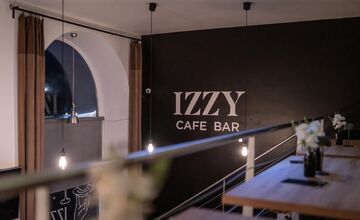 FOTO: Mladý podnikateľ otvára v Kremnici Izzy Café Bar