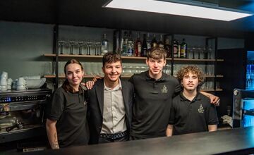 FOTO: Mladý podnikateľ otvára v Kremnici Izzy Café Bar