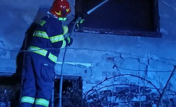 FOTO: Požiar hospodárskej budovy v Medovarciach