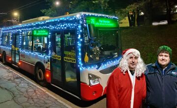 FOTO: Vianočný autobus teší Bystričanov
