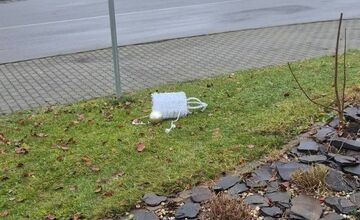 FOTO: Zničená vianočná výzdoba v Očovej