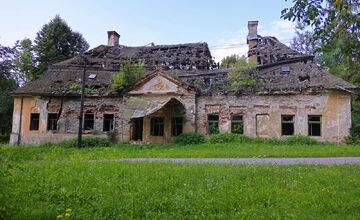 FOTO: Kaštieľ železiarov sa rozpadá pred očami