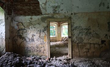 FOTO: Kaštieľ železiarov sa rozpadá pred očami