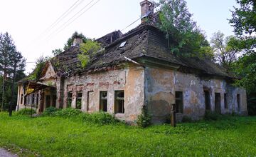 FOTO: Kaštieľ železiarov sa rozpadá pred očami